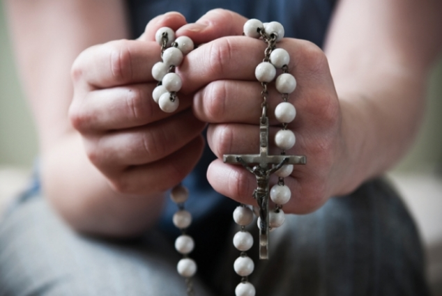 hands holding a rosary